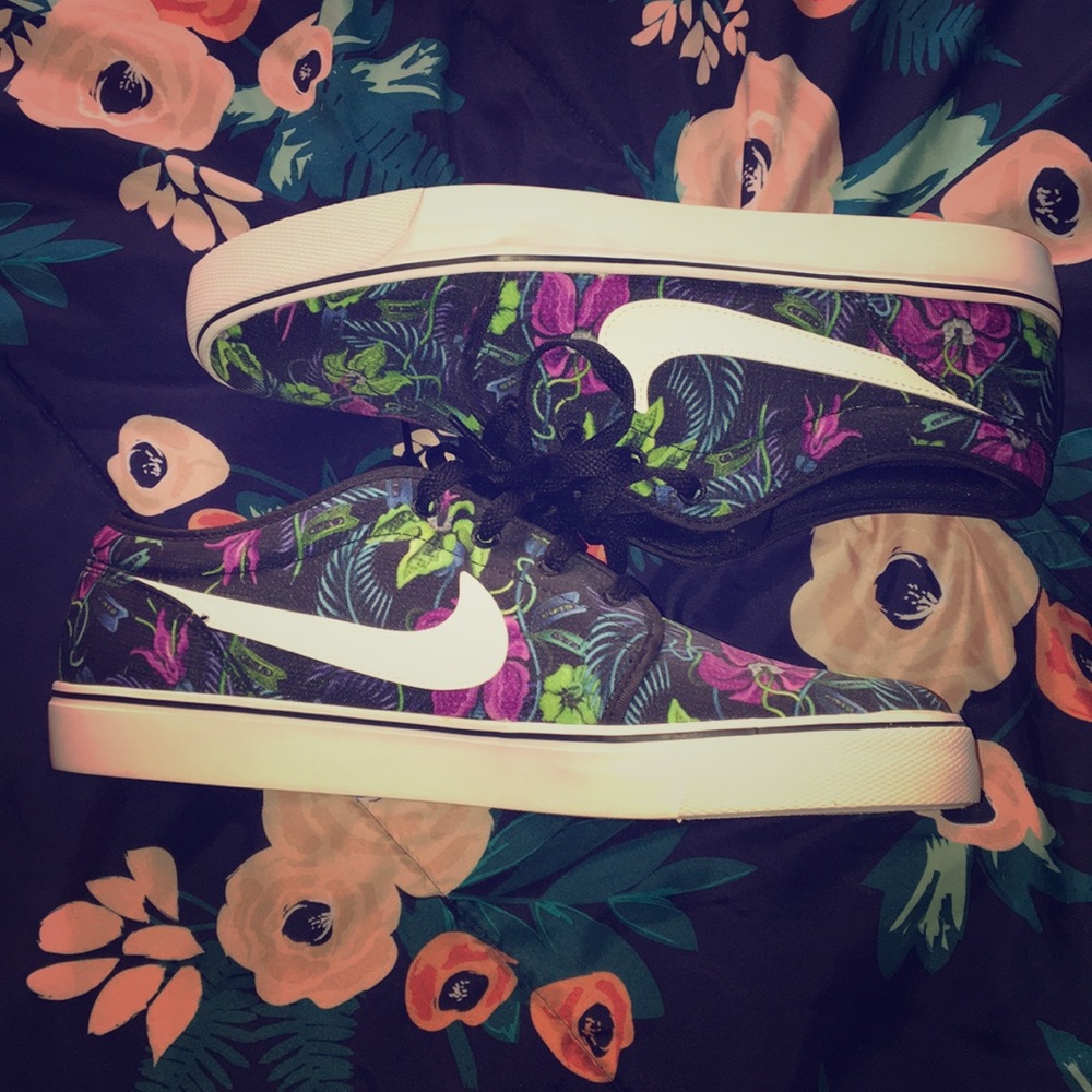 Nike jungle print shoes